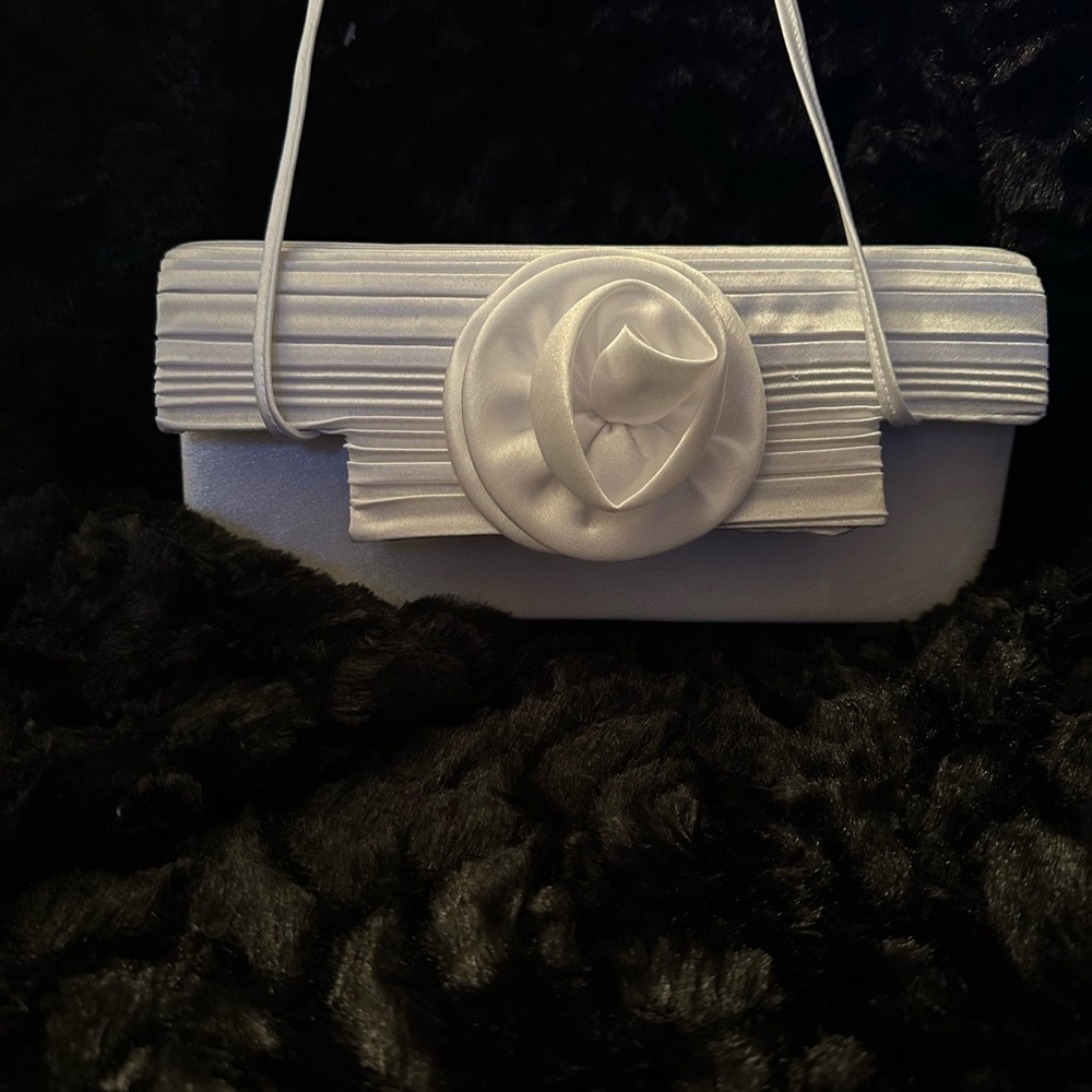 Elegant clutch
